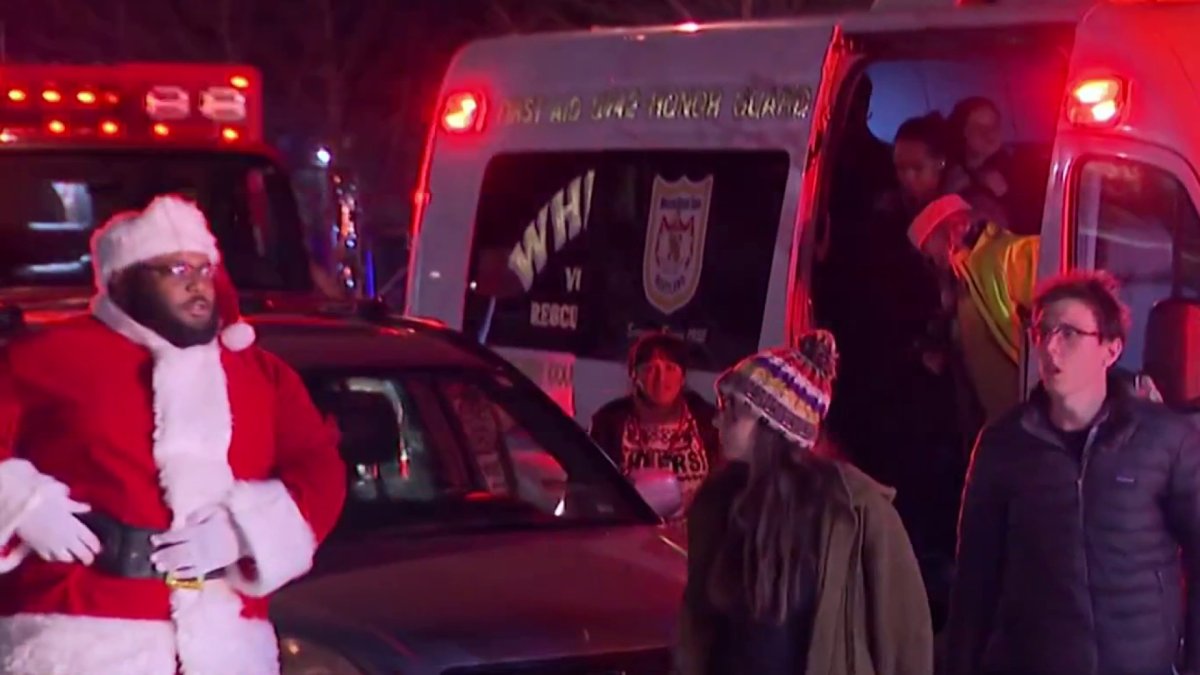 ‘Give back': Team of Santa's assistants distribute 1,400+ gifts in Wheaton