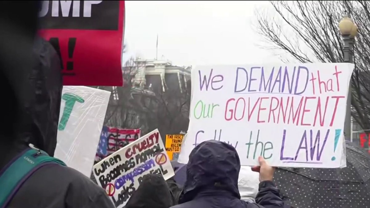 Hundreds gather outside White House to protest fatal ICE shooting in Minn.