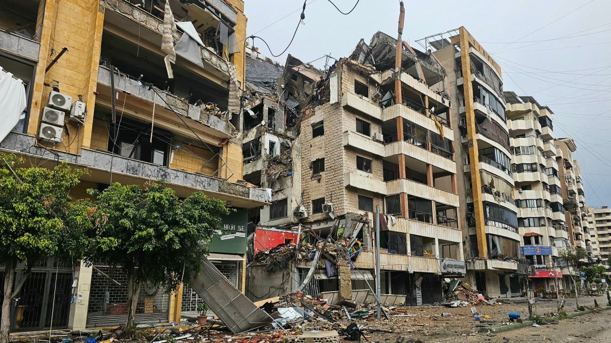 लाइव अपडेट: अमेरिका ने मध्य पूर्व में और अधिक सैनिक भेजे क्योंकि ट्रम्प ऑपरेशन कम करने पर विचार कर रहे हैं