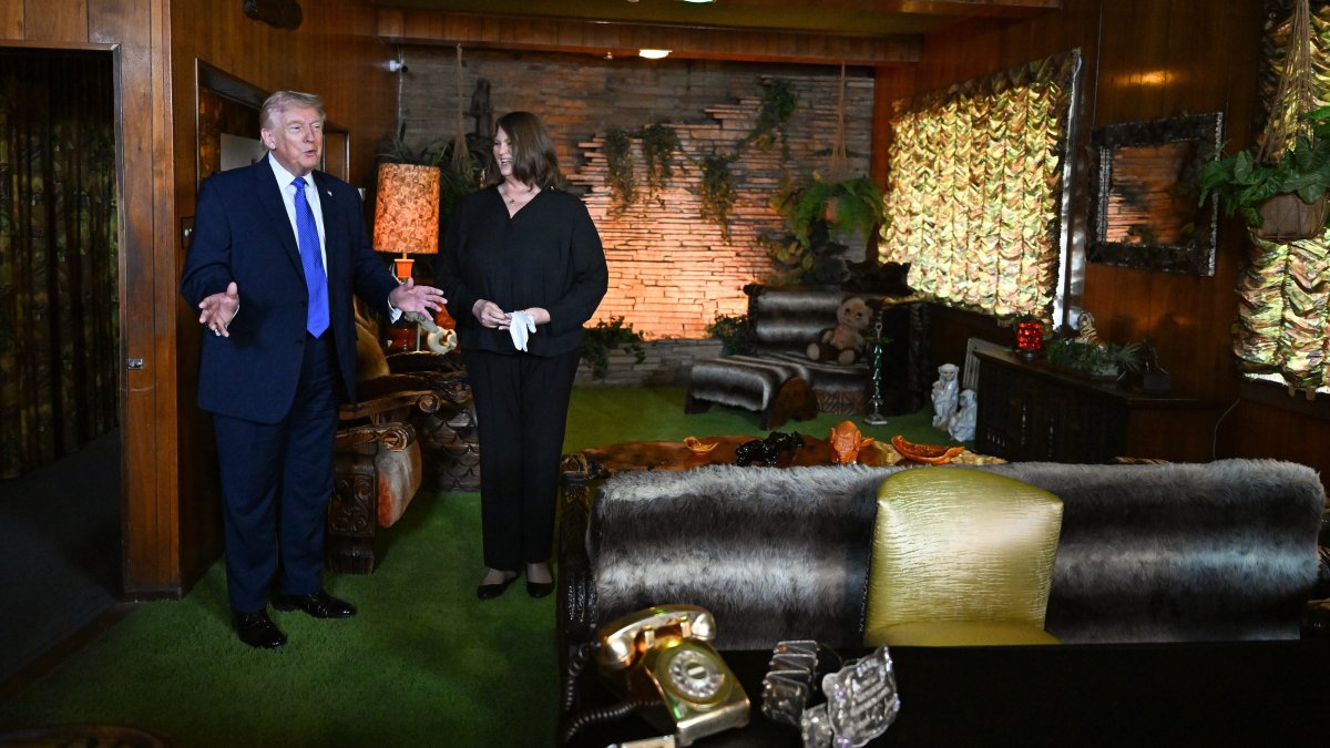 Donald Trump heads to Elvis Presley's Graceland in Memphis