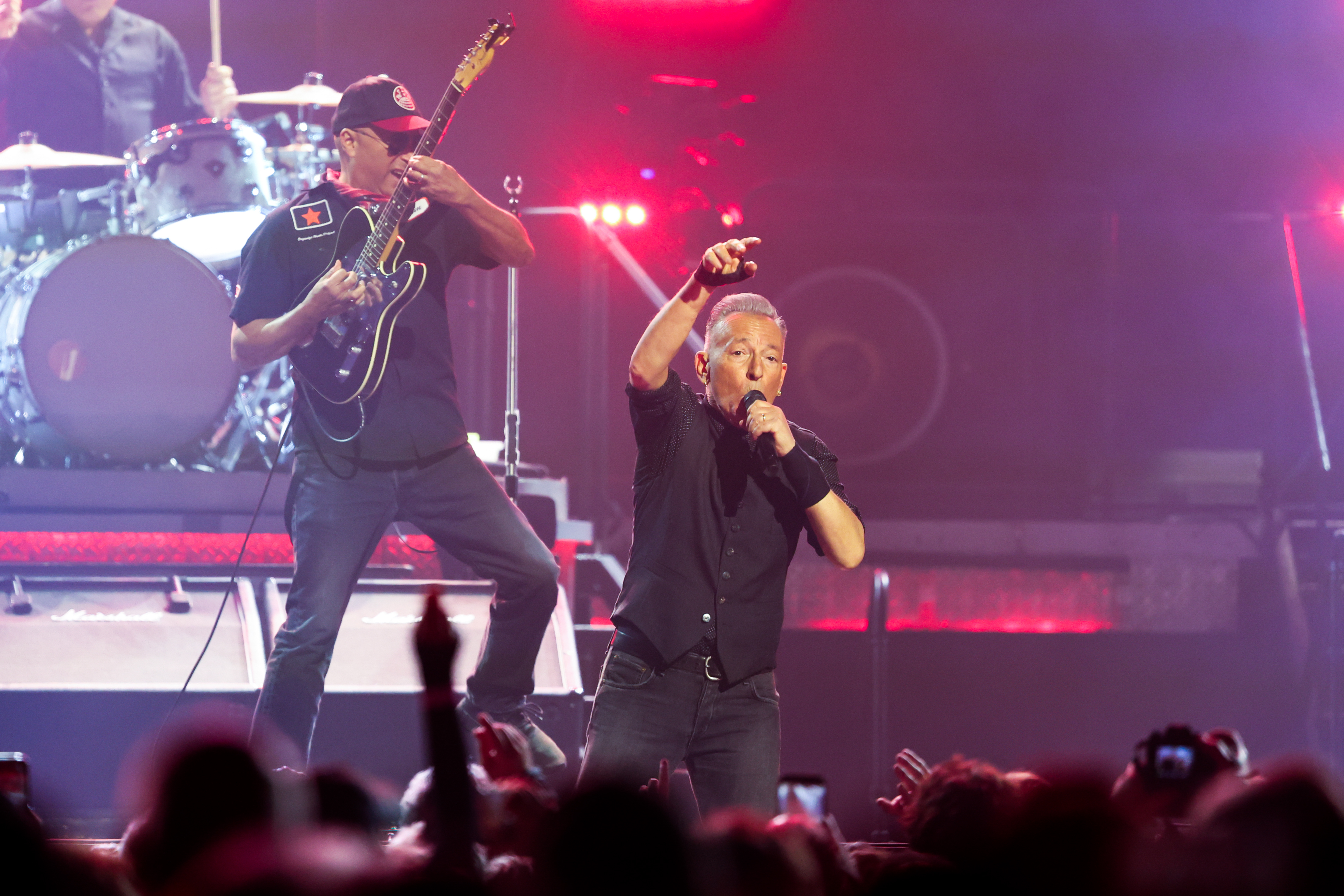 Bruce Springsteen launches U.S. tour with ‘War’ – NBC4 Washington