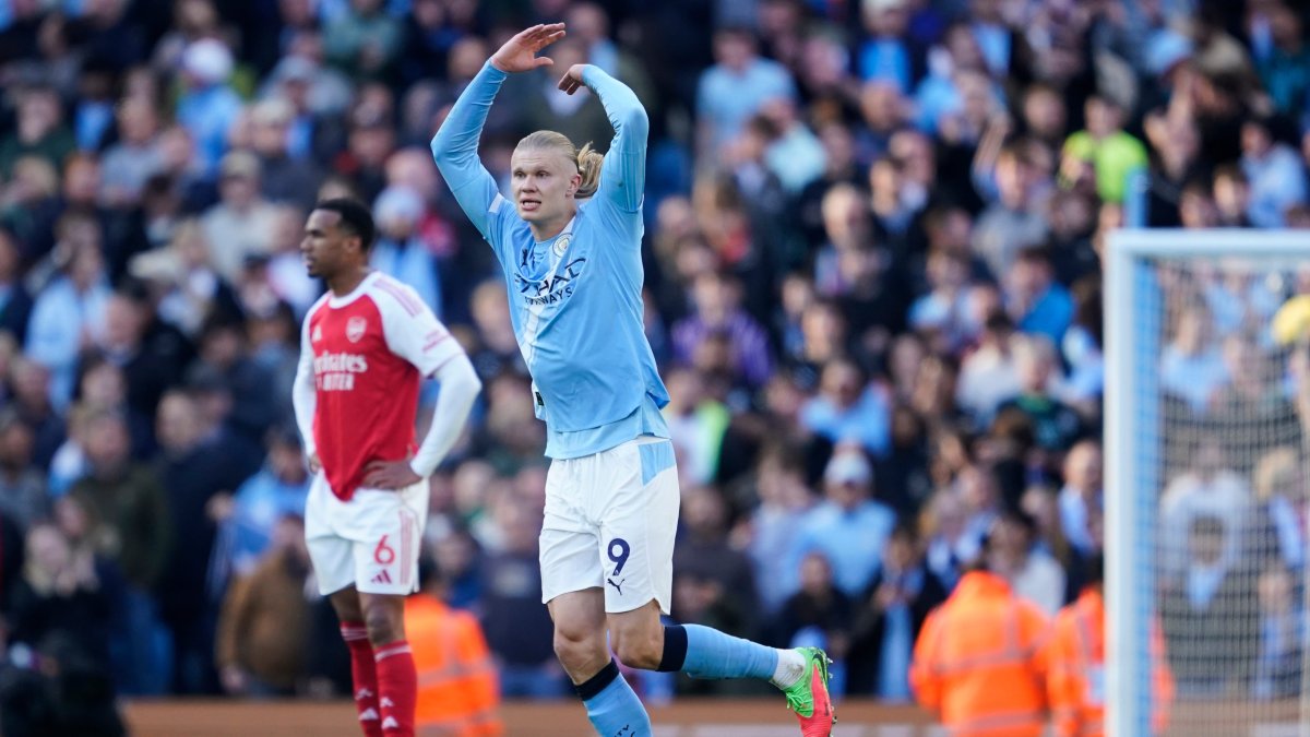 New favorite? Man City beats Arsenal 2-1 for huge swing in Premier League title race