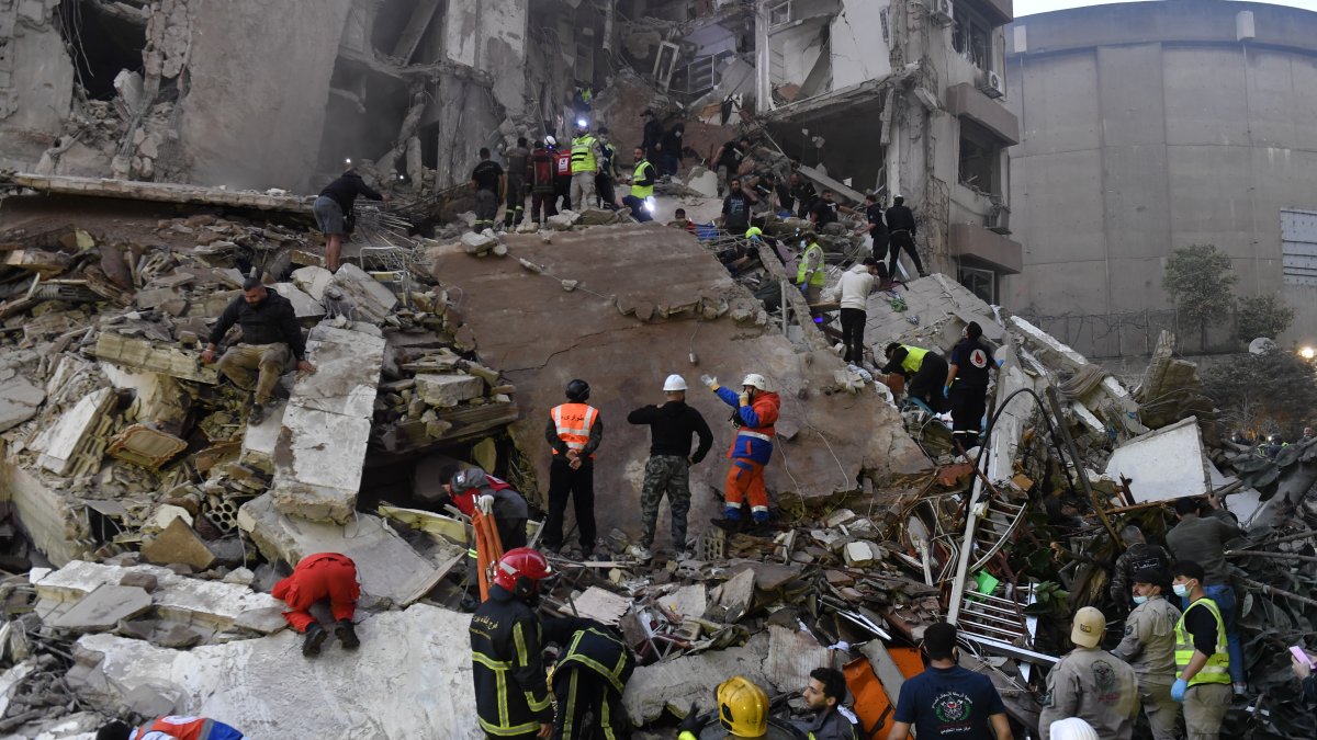 Ceasefire threatened as Israel expands Lebanon strikes and Iran closes strait again