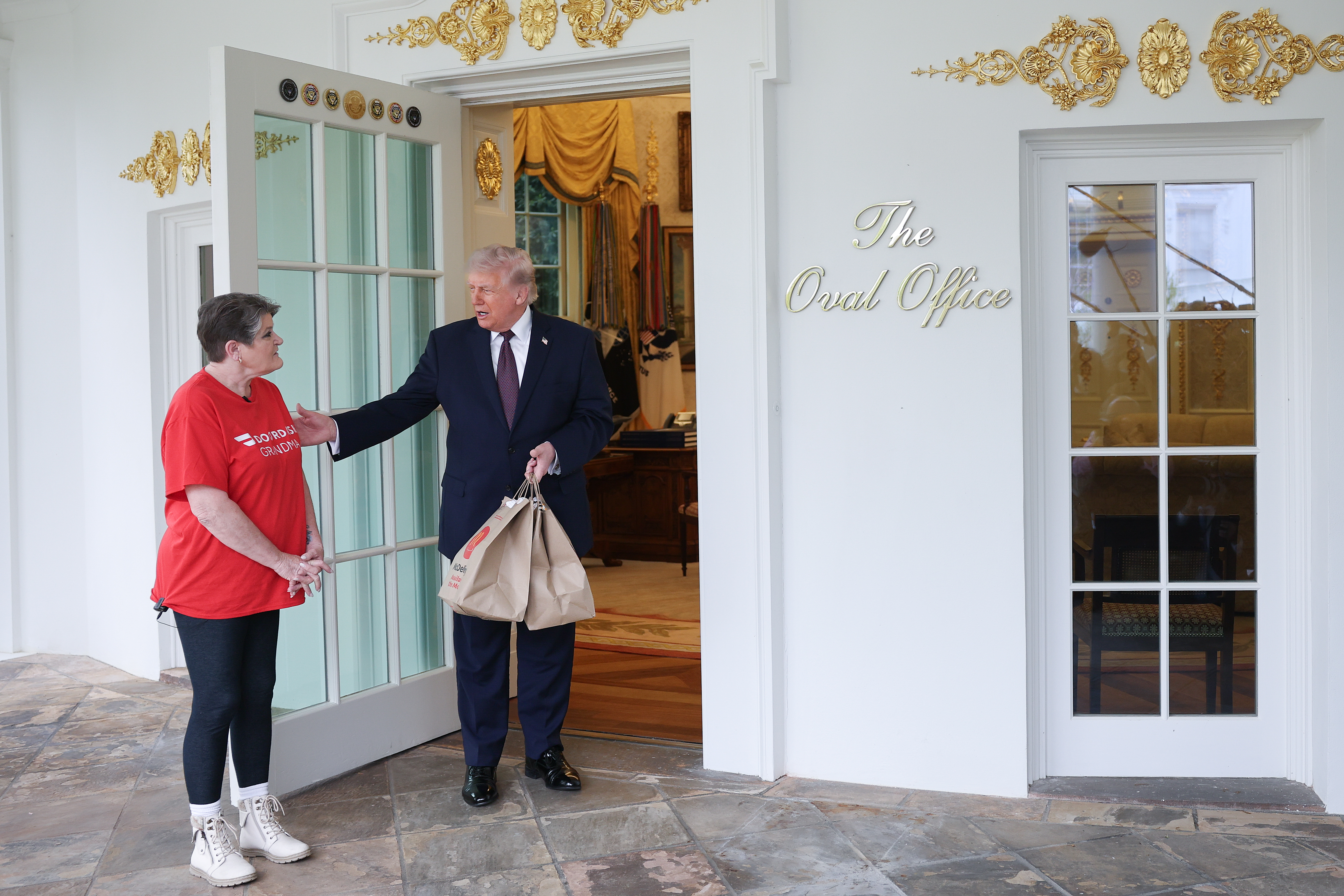 Trump tips DoorDash driver 0 for delivering McDonald’s to Oval Office – NBC4 Washington
