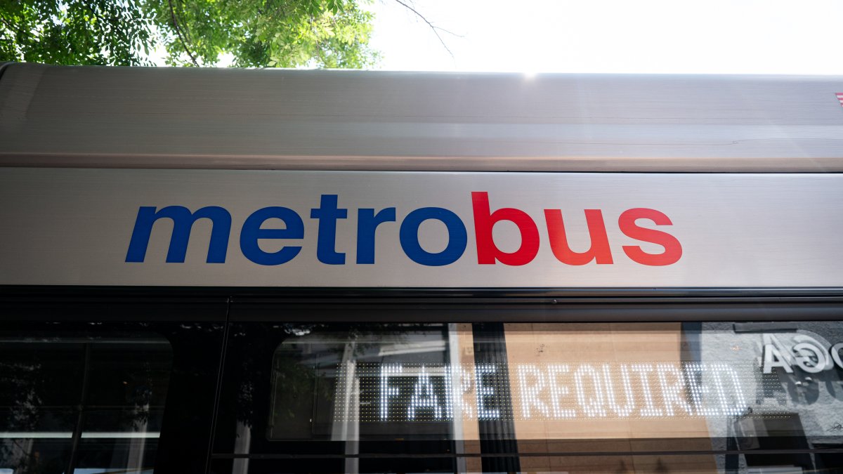 Metrobus drivers agree to quote fare only if they're protected by glass shield