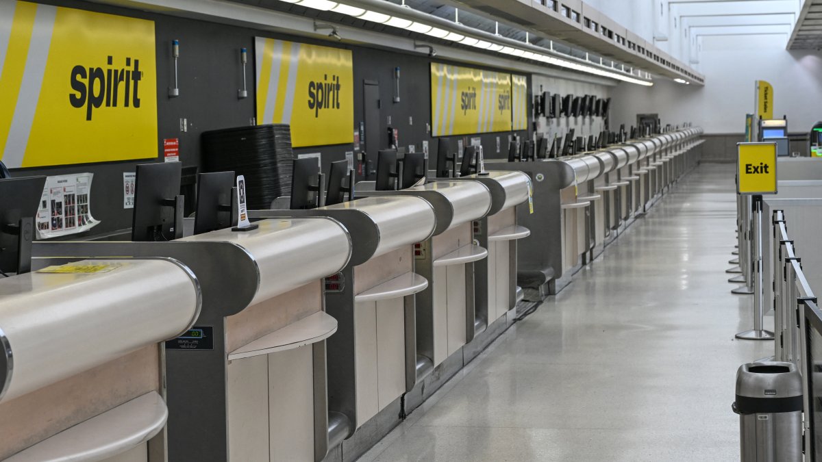 Spirit Airlines collapse strands travelers: What to know about refunds, rebooking and ...