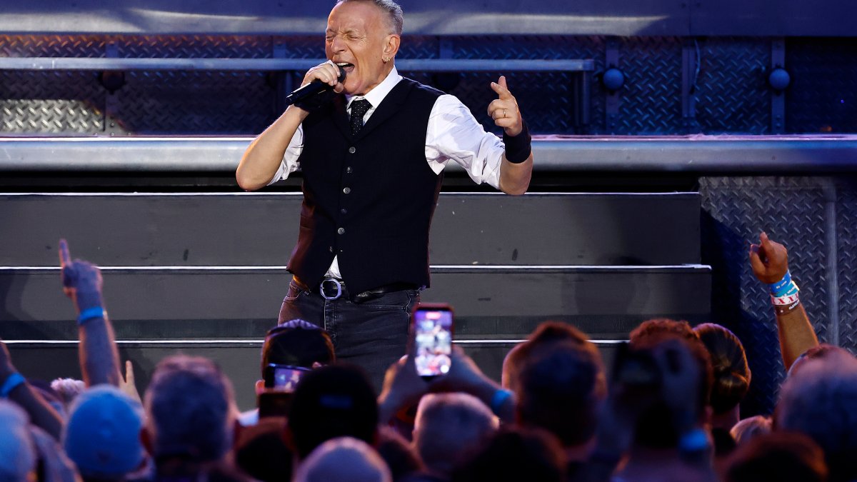 Bruce Springsteen calls out White House at DC show, reveals protest festival in Maryland