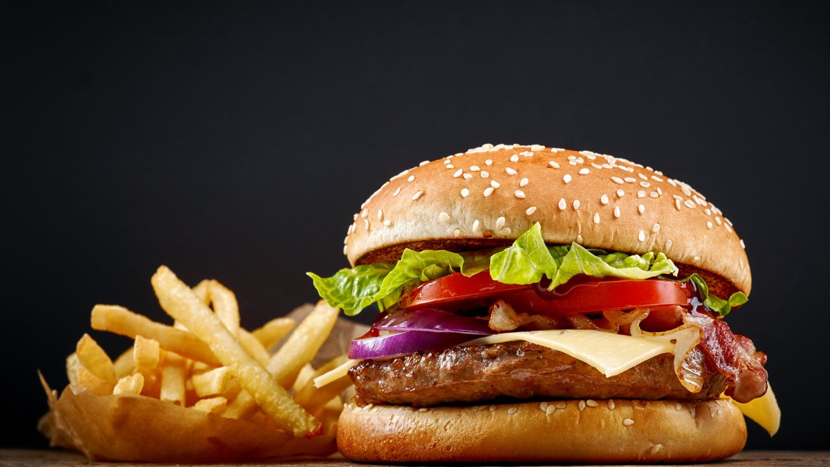 26 National Hamburger Day deals for bunderful savings