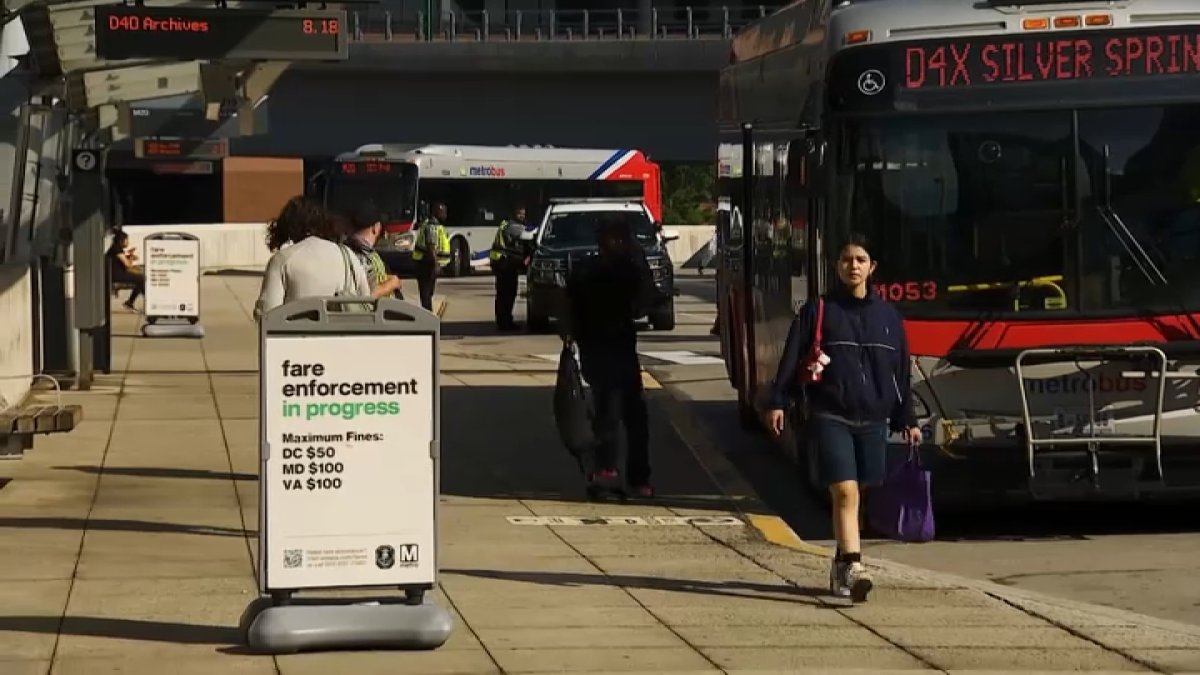 Metro arrests 21 people, issues hundreds of citations in bus fare evasion crackdown