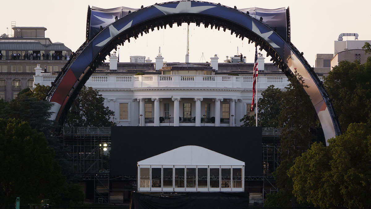 From tennis to T-ball, the White House's South Lawn is no stranger to sports. But not like the UFC