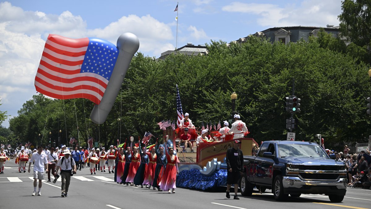 Scorching heat puts kibosh on America's Independence Day Parade