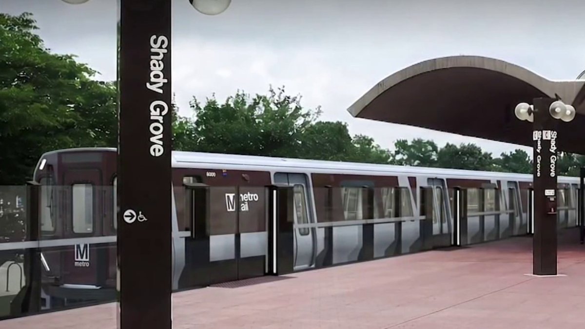 Metro unveils plan to put platform-long screens on Red Line