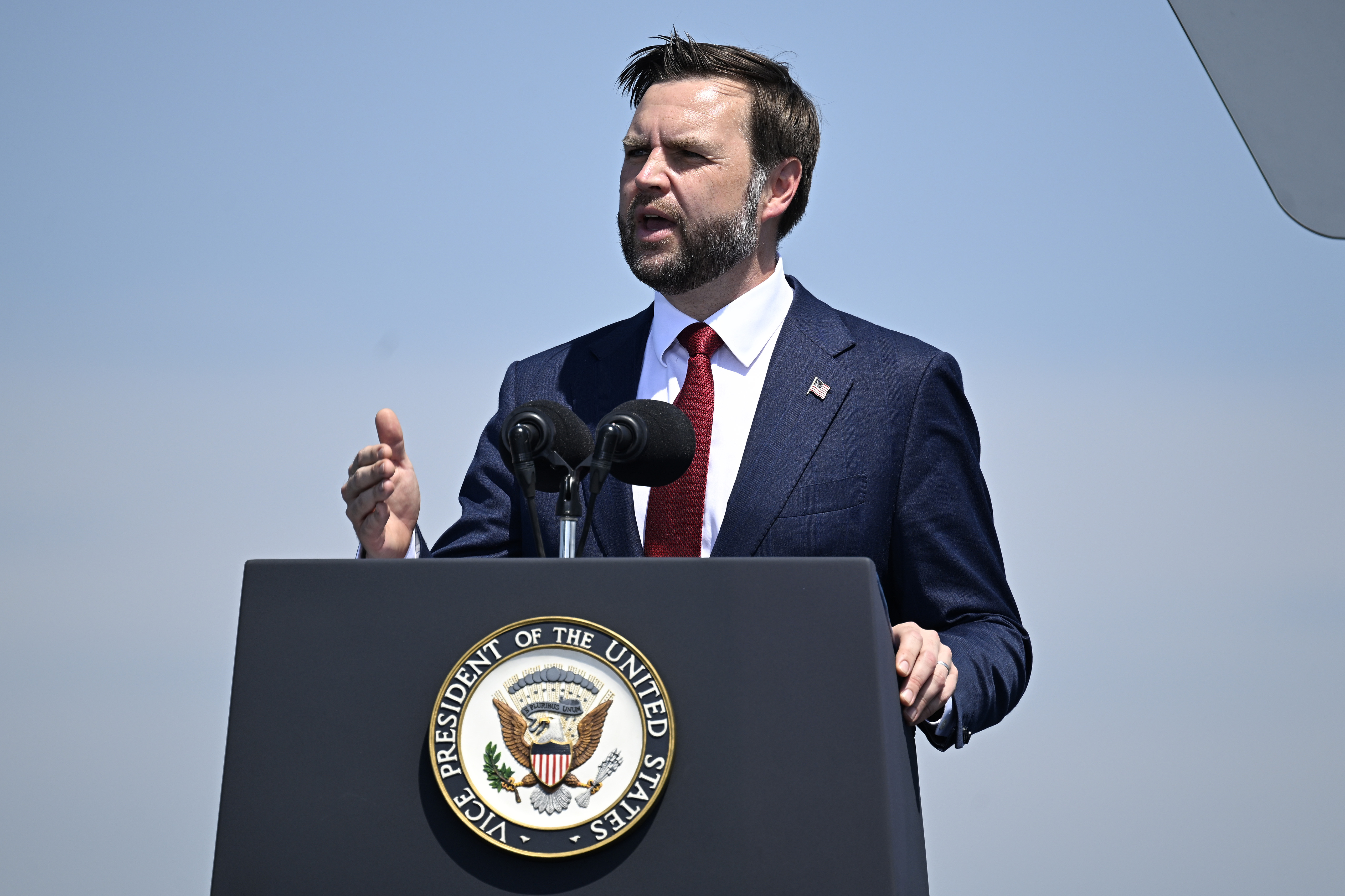 ‘CatsOnACouch' Instagram creator sues after being barred from JD Vance event