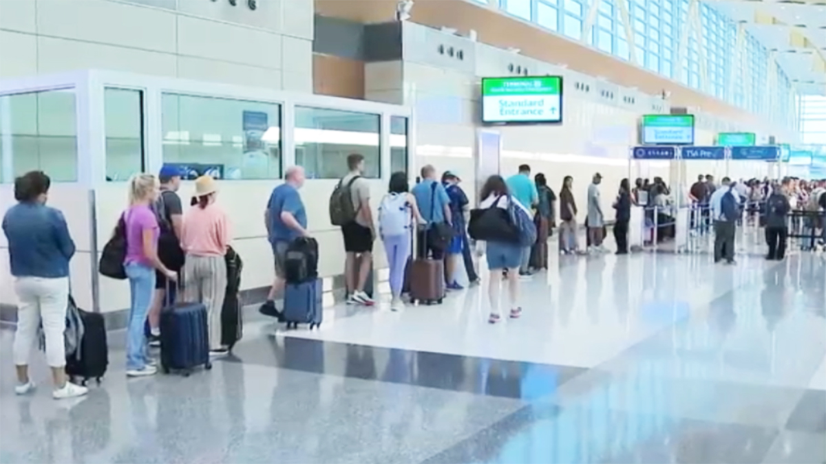 Travelers fly out of DCA before ground stops July 3 and 4
