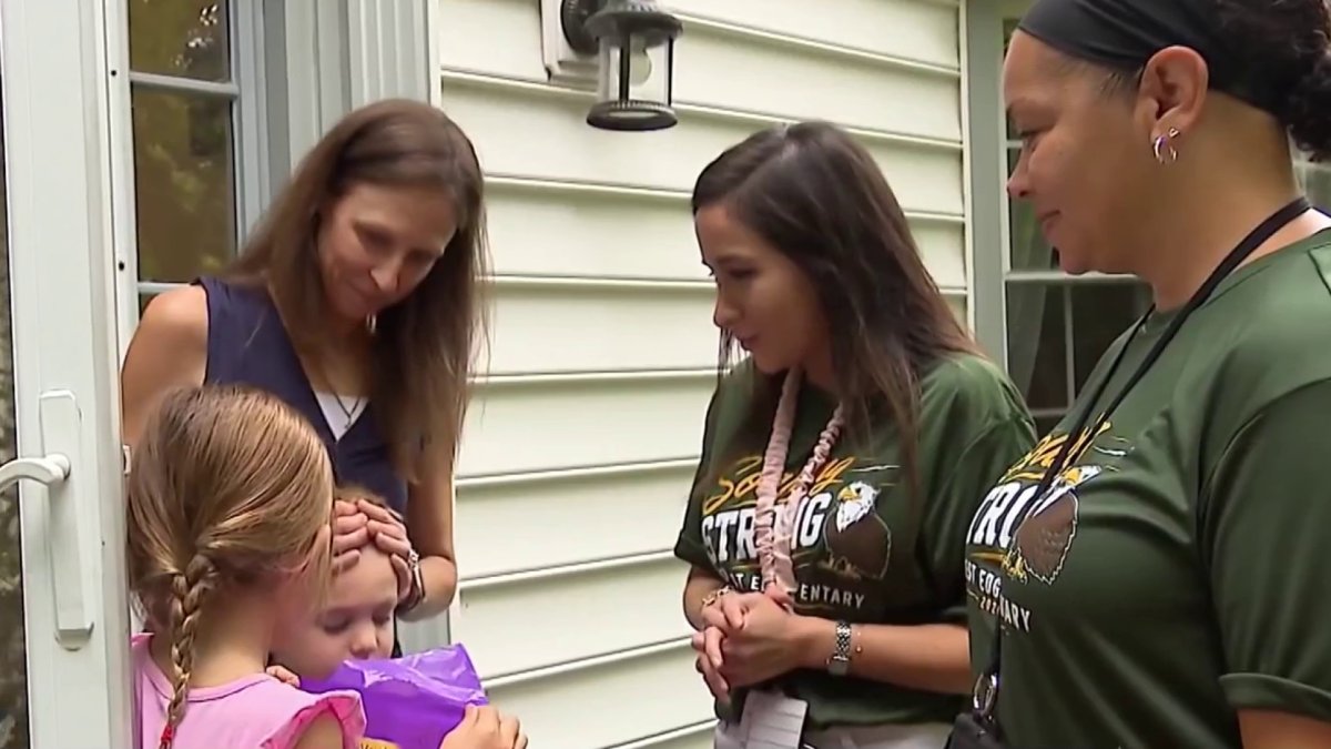 Teachers go on ‘welcome walks' to connect with students ahead of school year