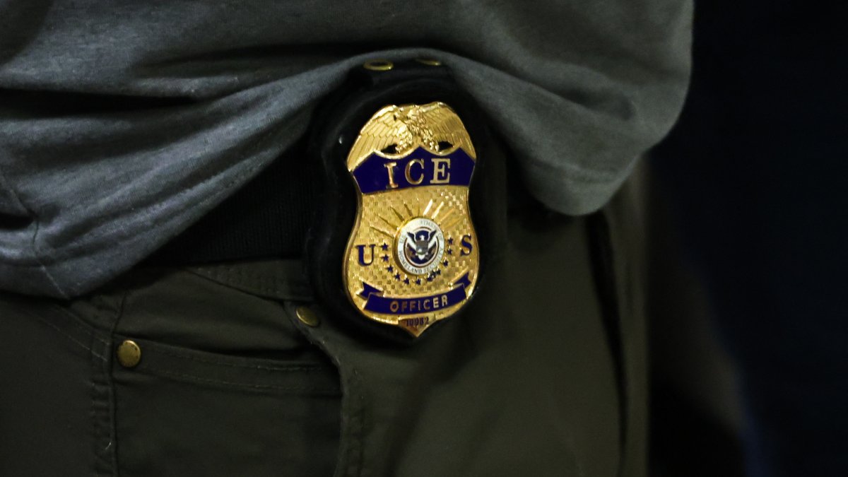 Federal judge rejects Virginia mask ban for law enforcement