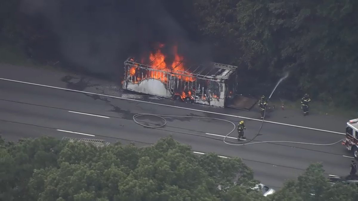 Trailer fire blocks lanes on I-495 Inner Loop in New Carrollton
