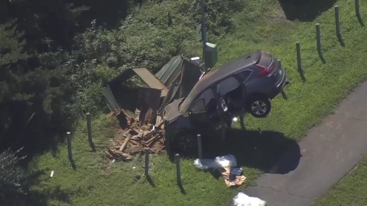 SUV going wrong way crashes into gas pipeline on Ox Road in Fairfax County