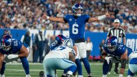 New York Giants quarterback Jaxson Dart (6) makes a call.