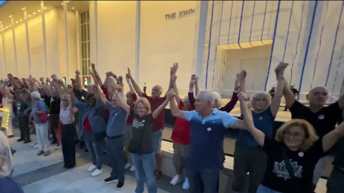 Protesters form human chain around shuttered Kennedy Center