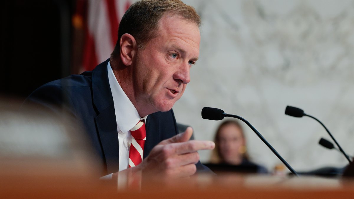 GOP senator airballs perjury claim against Smith over apparent mixup ...