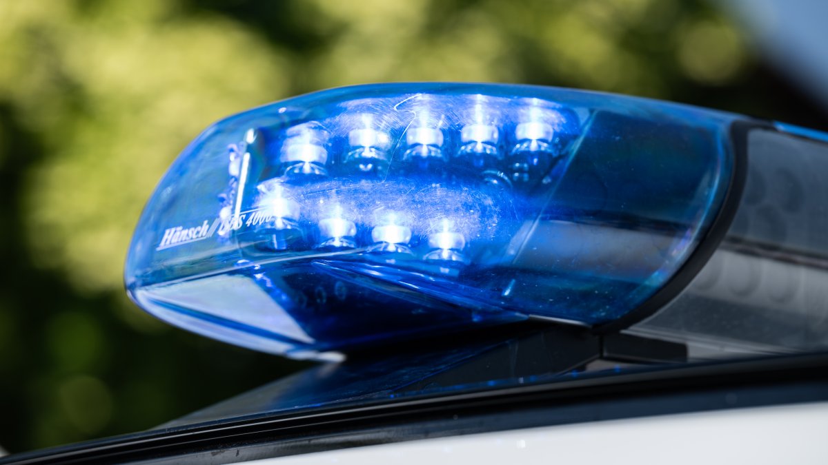 Teen hit by car while walking to Fairfax County high school