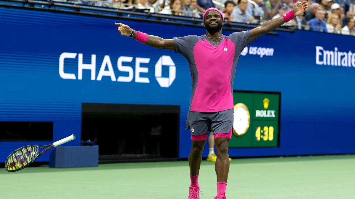 Tiafoe comes from 2 sets down to beat Michelsen, reach US Open semis