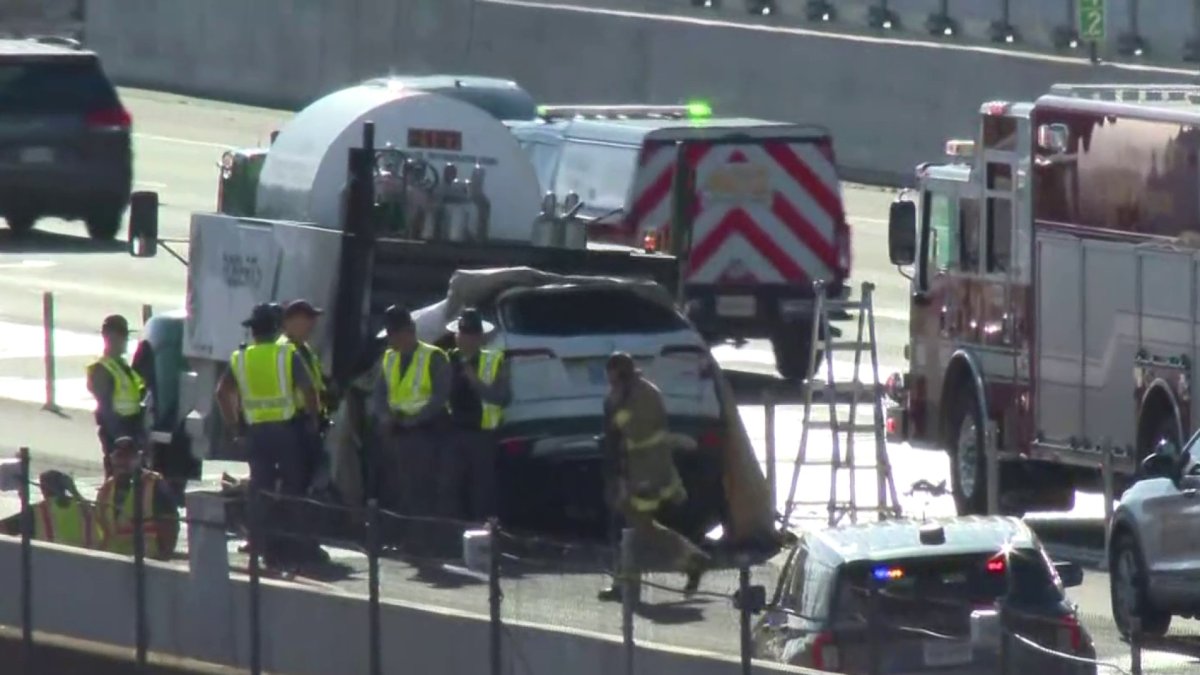 Part of I-66 shut down near Gallows Road in Fairfax Co. after fatal crash