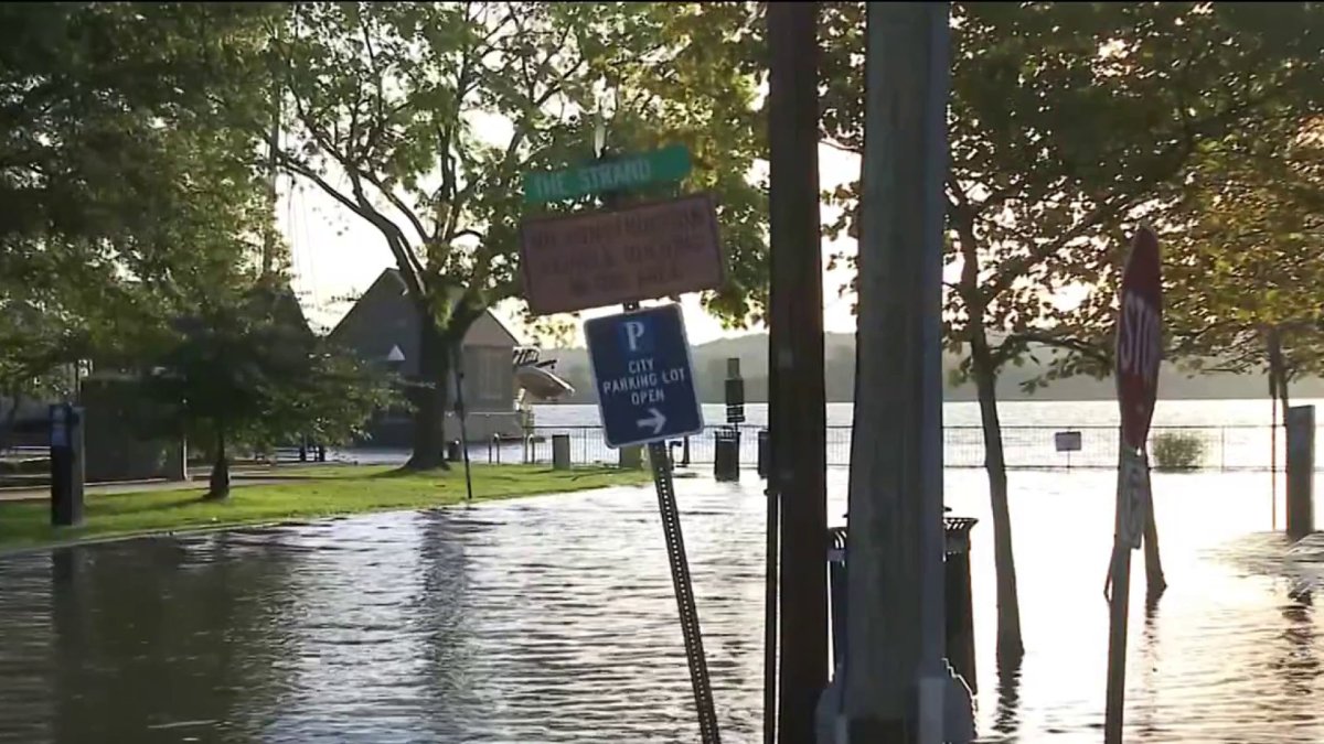 Coastal flooding strikes DC area as nor'easter moves toward East Coast