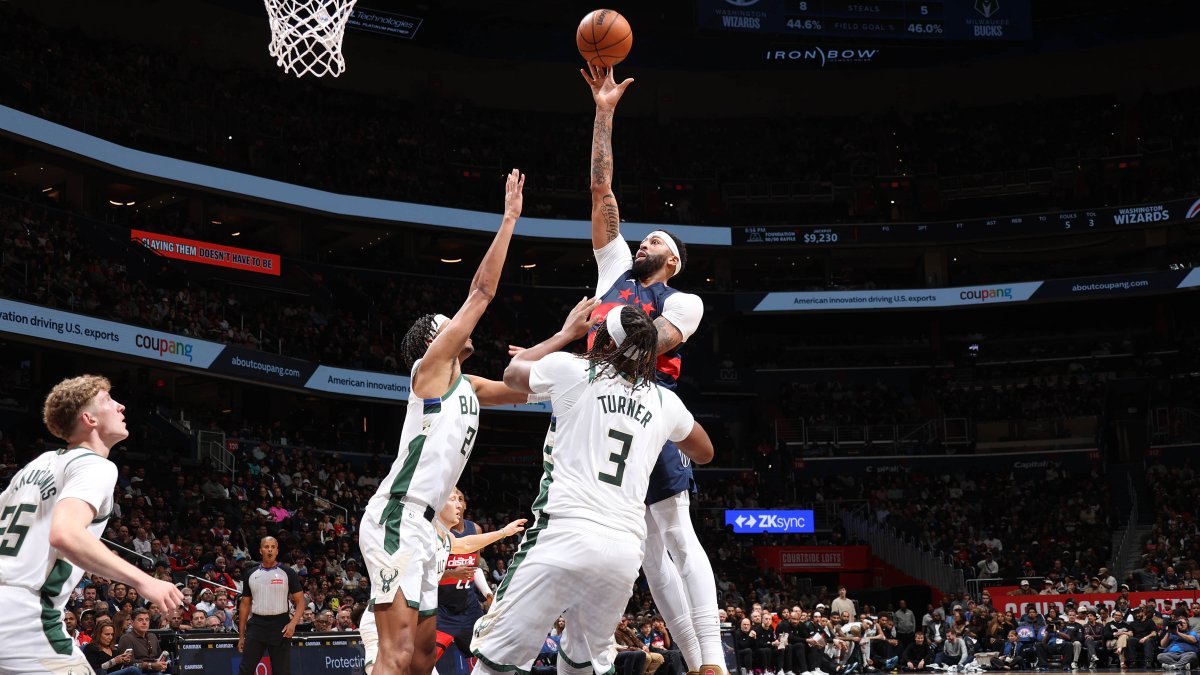 Davis scores 34 points in his Washington debut, leading the Wizards over Milwaukee 128-116