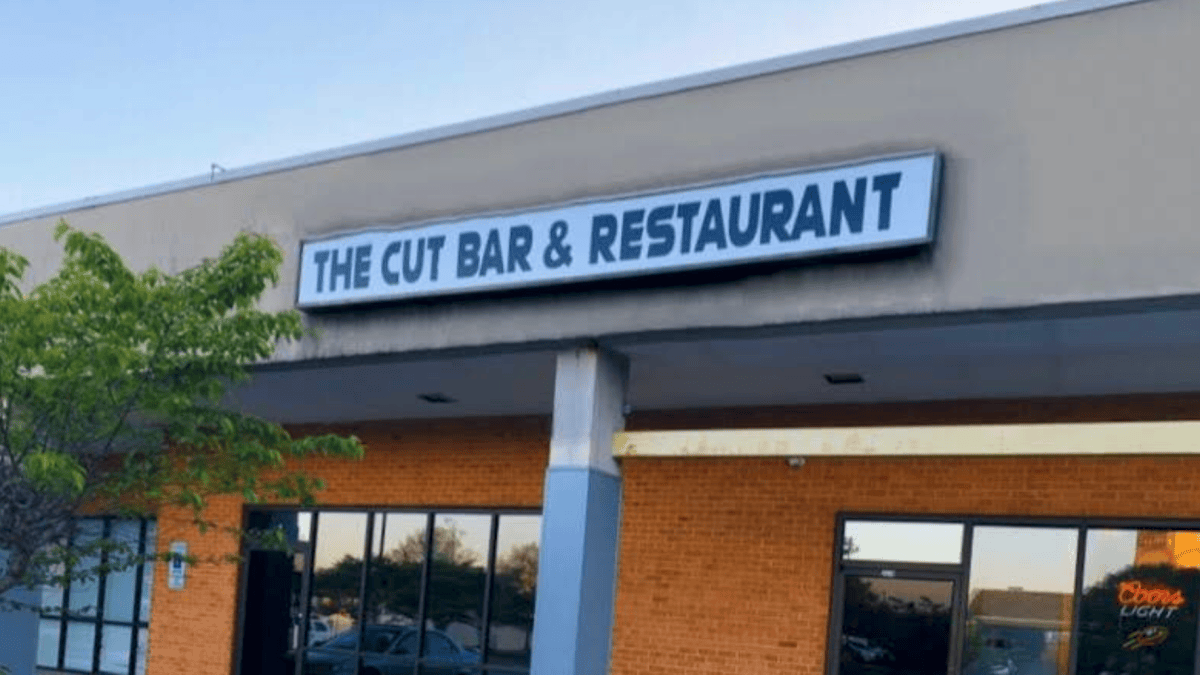 Security guard fatally shoots knife-wielding man during fight at Waldorf bar, sheriff's office says