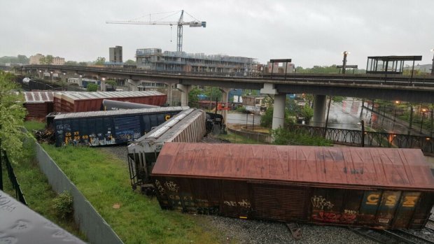 csx train derails in dc leaks 3 different chemicals nbc4 washington csx freight conductor