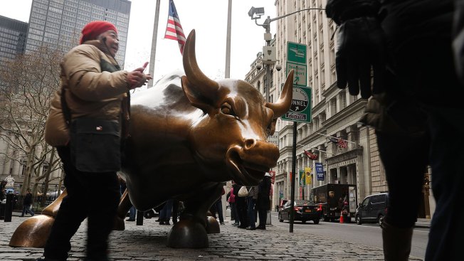 Dow Erases Gains After Hitting 26000 for 1st Time